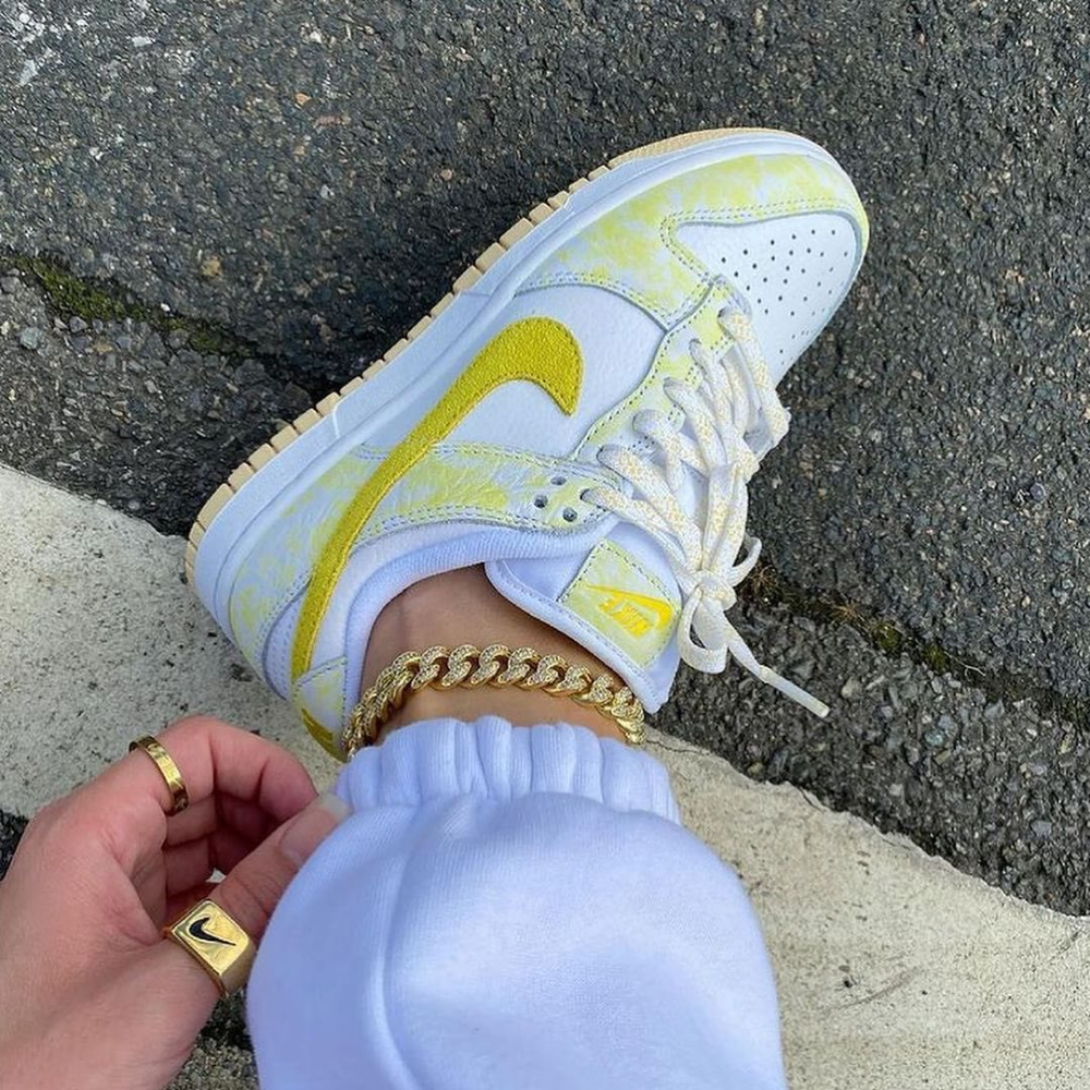 Nike Dunk Low Yellow Strike